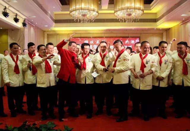师徒互勉，仁义共进——利永周大师授徒仪式暨利永周弟子会成立晚宴隆重举行