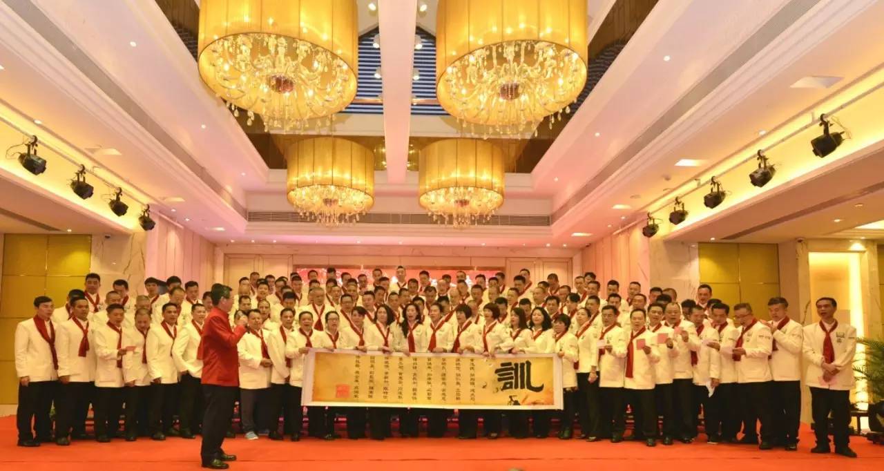 师徒互勉，仁义共进——利永周大师授徒仪式暨利永周弟子会成立晚宴隆重举行